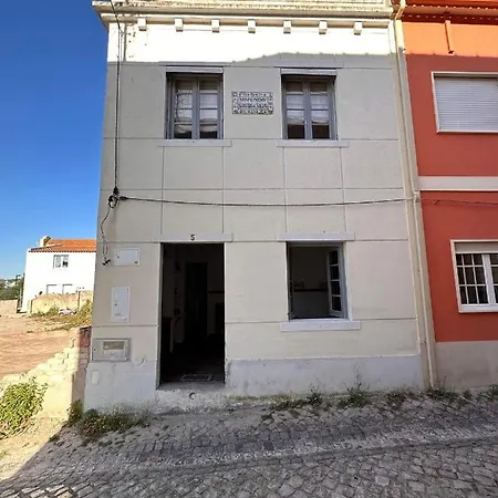 Semesterbostad Lisbon Sea And *
